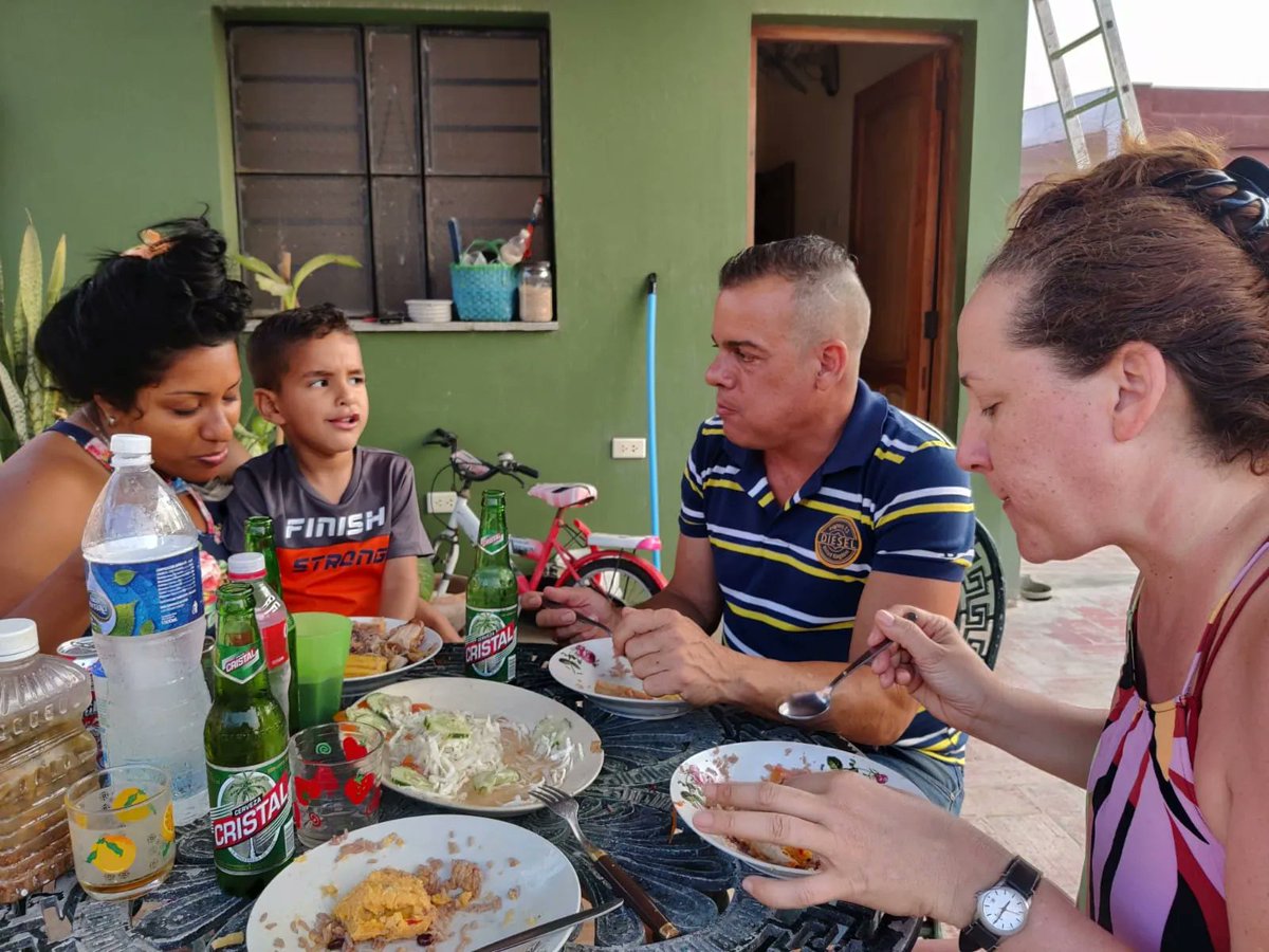 CubaCasa's tweet photo. #CasaParticular in #Havana, #Cuba. Ideal for a family or a group of friends! https://t.co/J7xrz7SB4X https://t.co/b9Ba4dw5W5