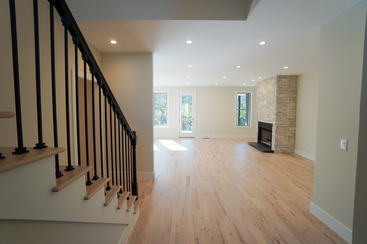 Tenn_Homes's tweet photo. Love this modern spin on the standard kitchen island pendant light!

📍 1785 Shagbark Way, Gallatin, TN
🛏️ 4
🛁 3
🏠 2,755 sq.ft.
$648,600
MLS: 2498374
Listing courtesy of: simpliHOM
#homeforsale #nashvillerealestate #tennesseehomes #tnhomes #homesearch #gallatin #sumnercounty https://t.co/bEXzpJfymk