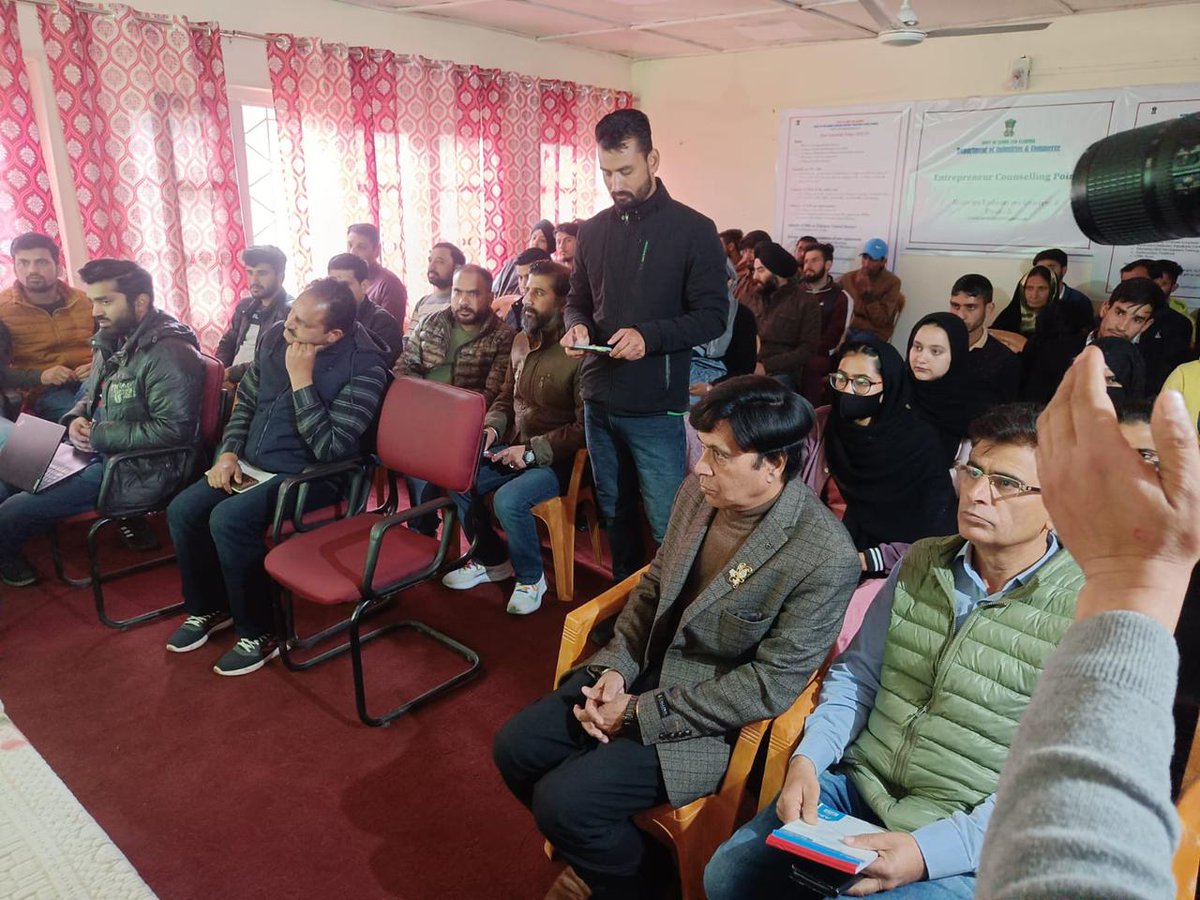 JKSinglewindow's tweet photo. Ease of doing business (EODB) awareness workshop conducted at District Poonch under the chairman of Deputy Commissioner-Poonch. Various stakeholders and investors participated in this one day workshop. #easeofdoingbussiness
#singlewindowjk https://t.co/fz9mfx80y9