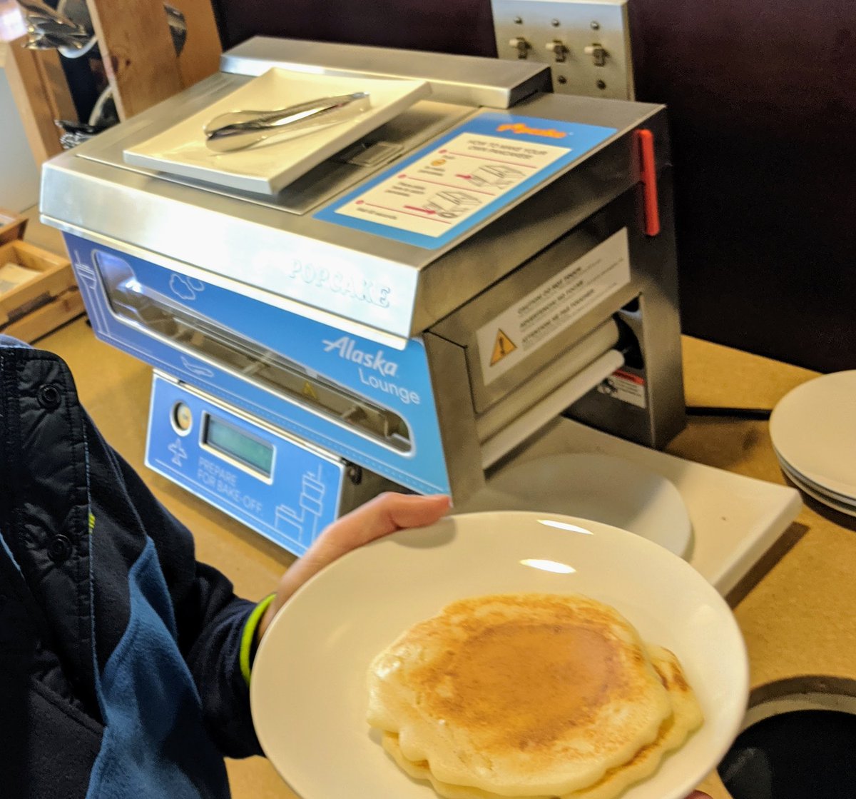 BrianWestbrook's tweet image. Woke up this morning craving pancakes... Why don't I have a 🥞printer at /my/ work? 🥺 (@alaskaair Lounge #filephoto) #FeedBMW