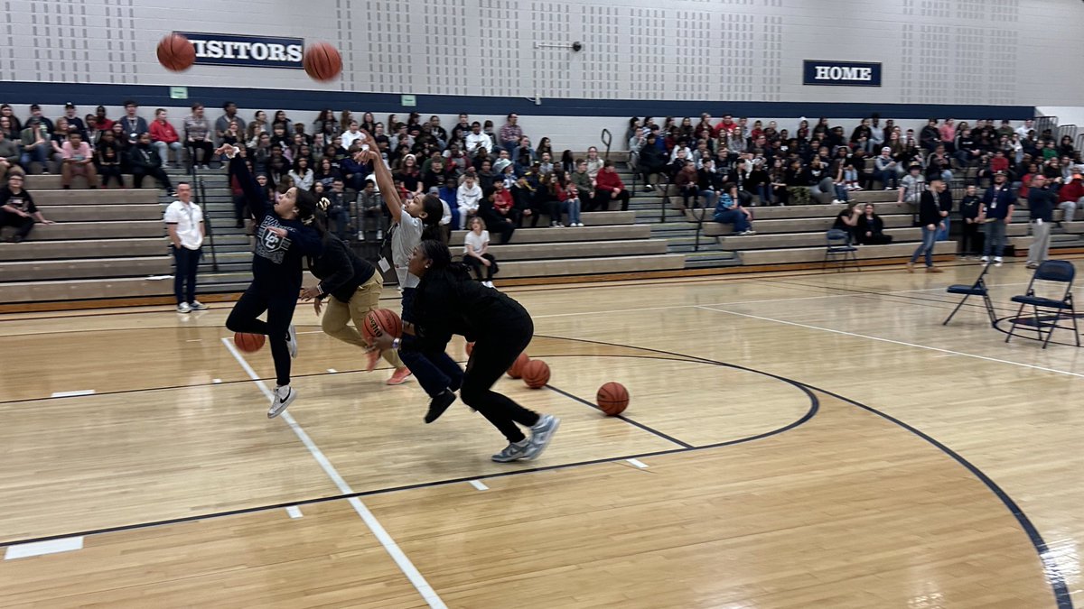 MSDDecatur's tweet photo. March Madness fun @DmsHawks1 this morning! Following Hawk expectations leads to great rewards! #DecaturProud #hawkwayeveryday @DecaturTwpSupt @Steph_Hofer @criswell_dustin https://t.co/icL8YTeJ9c