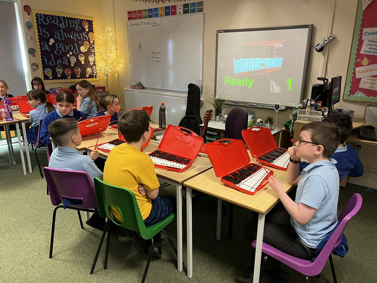 Year 5 are enjoying their glockenspiel lesson this afternoon with Mr Lewis 🎵