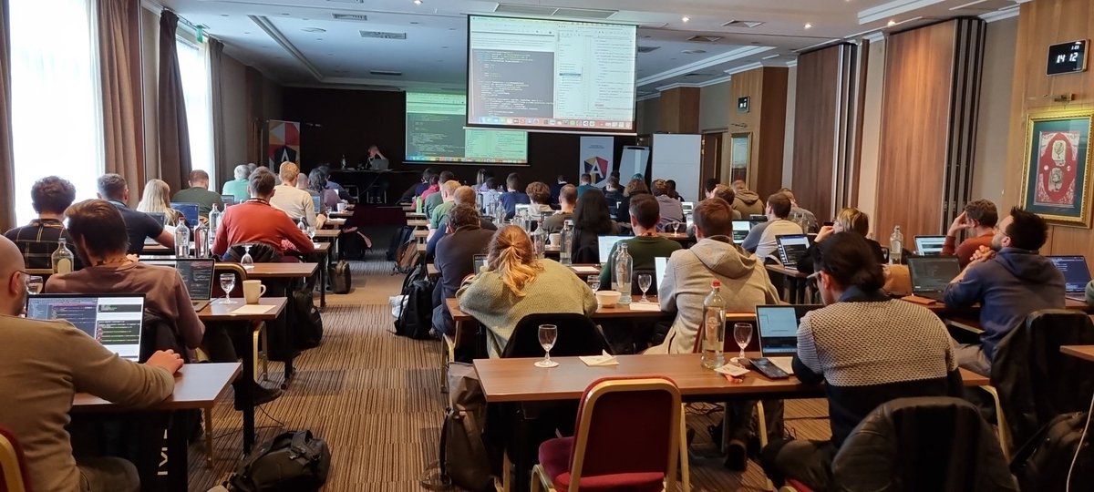 Full house for the #Angular workship Proven Enterprise Solutions at <a href="/ngbeconf/">NG-BE 🖤💛❤️</a> 

<a href="/brechtbilliet/">Brecht Billiet</a> <a href="/aaron_delange/">Aaron Delange</a> <a href="/pick_simplified/">Simplified Courses</a>