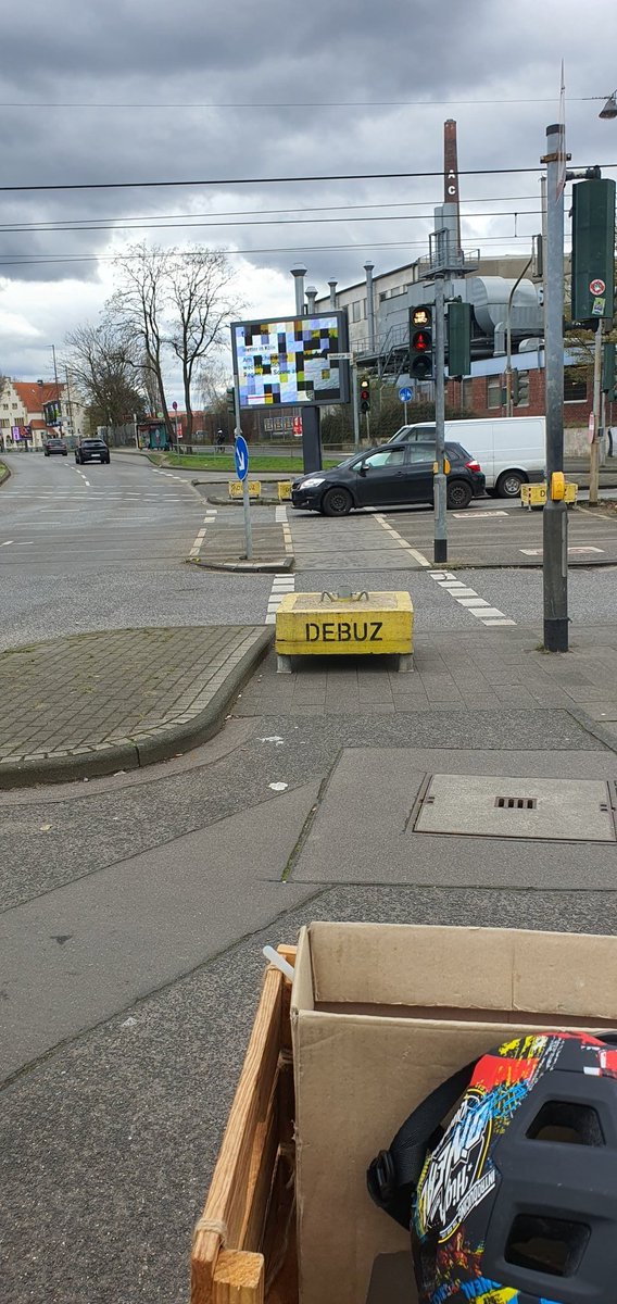 KidicalmassKrrh's tweet photo. Liebe @Koeln, Liebe Frau @HenrietteReker, 
Wir haben in Köln ja schon sehr schlechte Radwege.
Diese dann aber auch noch so zu blockieren ist ja schon unverschämt!😡
Kann die Stadt Köln nicht mal ein "wenig" Pro Fahrrad planen???? 🙄
@ADFCKoeln @KidicalmassK https://t.co/mWDBLHzOLK