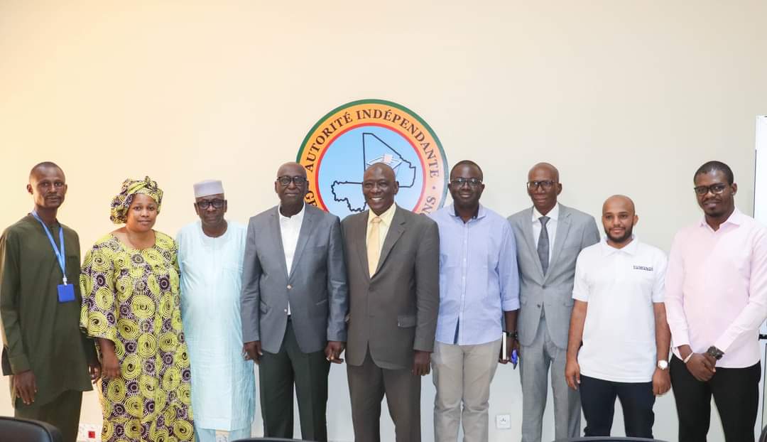 modelemali's tweet photo. Audience à l'AIGE

Ce mercredi 23 mars 2023, une délégation de la MODELE-Mali, a été reçue par Me Moustapha CISSE, Président de l’Autorité Indépendante de Gestion des Élections. https://t.co/H4QcGfppf2
