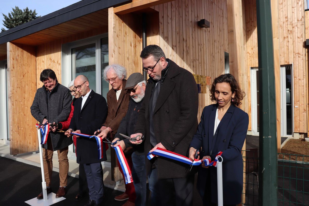 [Inauguration]
Rénovation-extension du Pôle santé de Changé.
Pour accompagner au bien vivre de la ville, pour améliorer les conditions de travail des praticiens et les performances énergétiques du bâtiment, pour développer l’offre médicale.
#villechange72
#paysdelaloire
#sarthefr