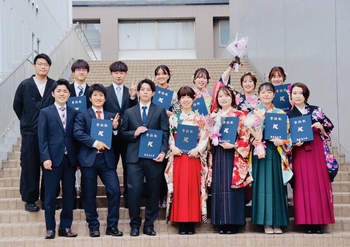 IKASAMA_RIDER's tweet photo. 本日、鹿児島大学の卒業式・修了式が行われました🌸

ご卒業、修了された皆さま本当におめでとうございます💐👏

如何様ライダーでも沢山の先輩方が卒業、修了されました🎓

皆さまの新たな門出を心から応援しています😌

先輩方の素敵な晴れ姿をちょこっとお見せします😽💕

 #如何様ライダー https://t.co/a5aiIc92fn