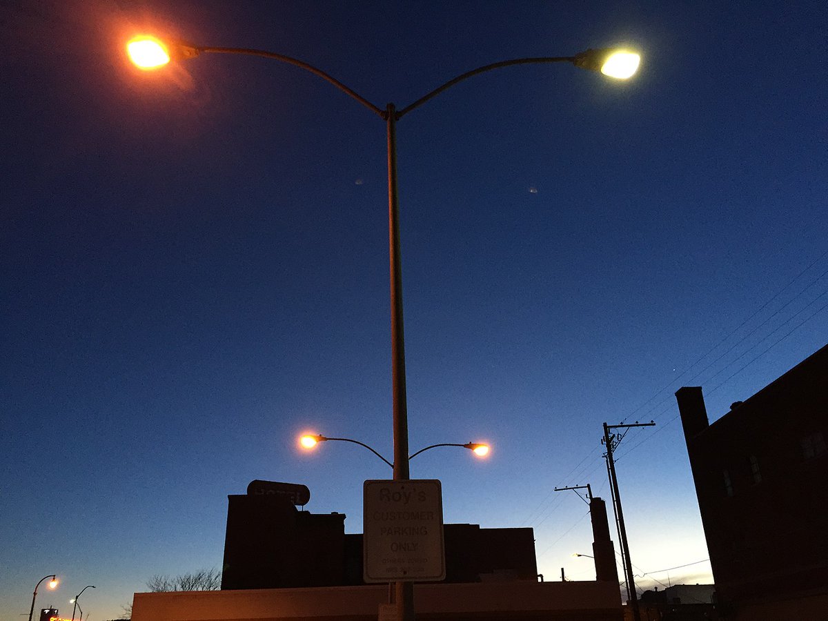 IL0VEthe80s's tweet photo. Street lamps are on, time to go home… https://t.co/rJuHbaTuKD