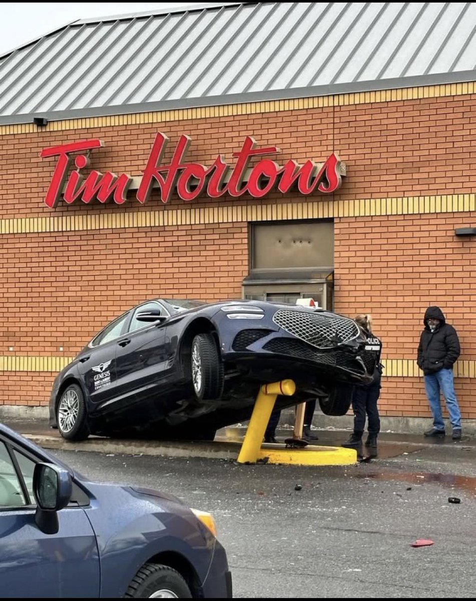 livingbyyyz's tweet photo. Good morning from Canada… unless you are this guy… 

#canada #timhortons https://t.co/6QF4gO6YI4