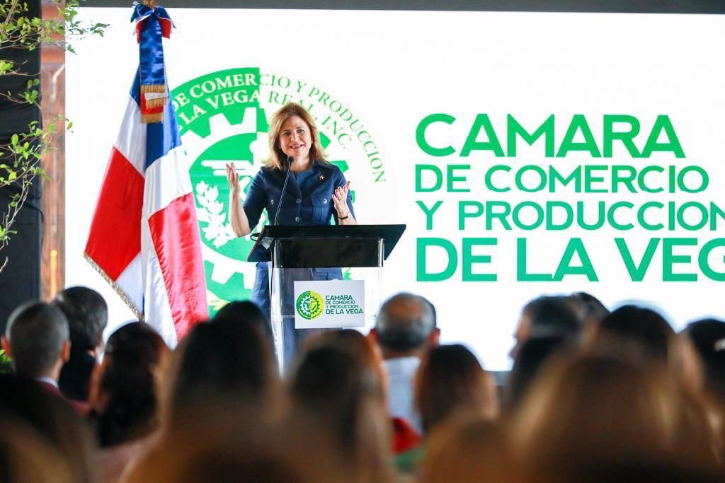 Encuentro “Importancia de la Representación Femenina en los Sectores Productivos”, organizado por la Cámara de Comercio y Producción de la Vega, con la disertación de la Vicepresidenta de la República, Raquel Peña <a href="/mileykabrugal/">Mileyka Brugal</a>  

#CamaraPuertoPlata