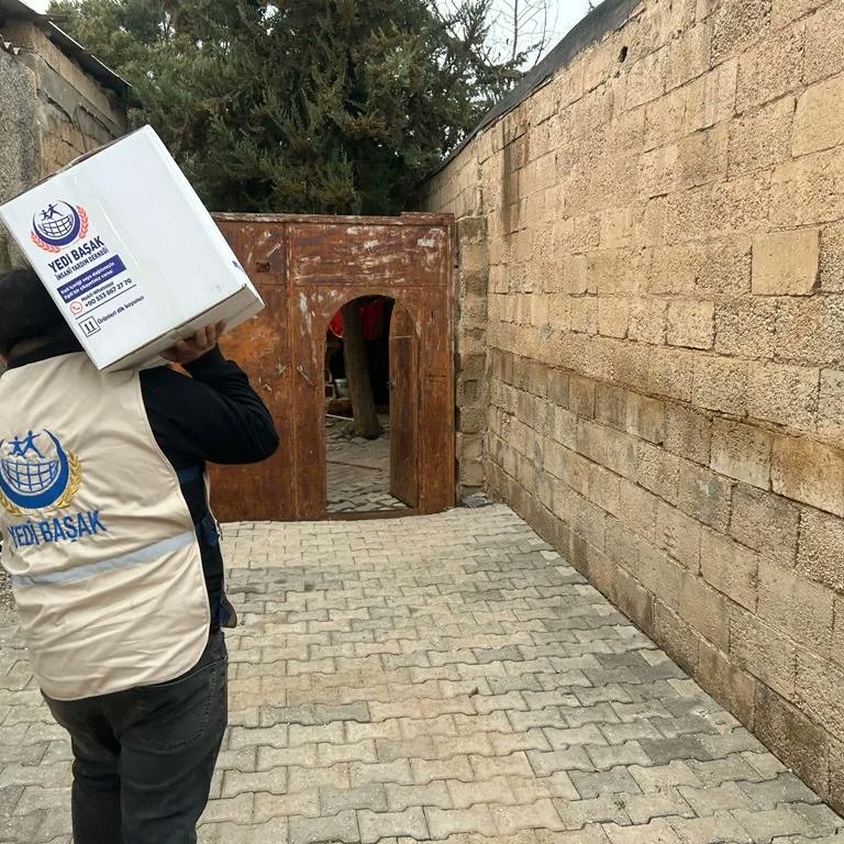 YViransehir's tweet photo. İhtiyaç sahibi kardeşlerimize yardımlarımız devam ediyor. Sizlerin vesilesiyle iftar sofralarına kardeşlik ve dayanışma ekliyoruz. https://t.co/JdyhxWdCTB
