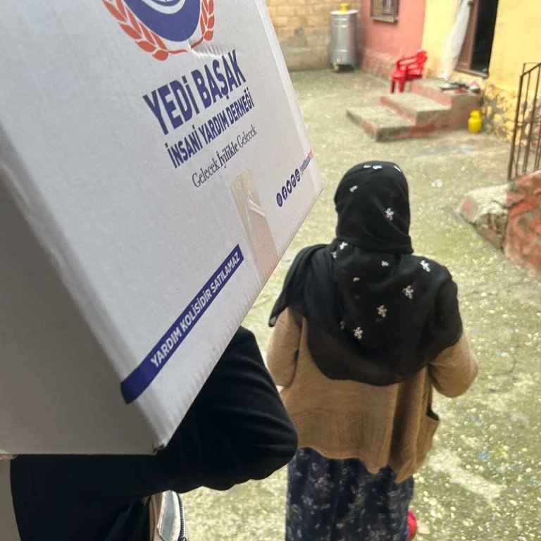 YViransehir's tweet photo. İhtiyaç sahibi kardeşlerimize yardımlarımız devam ediyor. Sizlerin vesilesiyle iftar sofralarına kardeşlik ve dayanışma ekliyoruz. https://t.co/JdyhxWdCTB