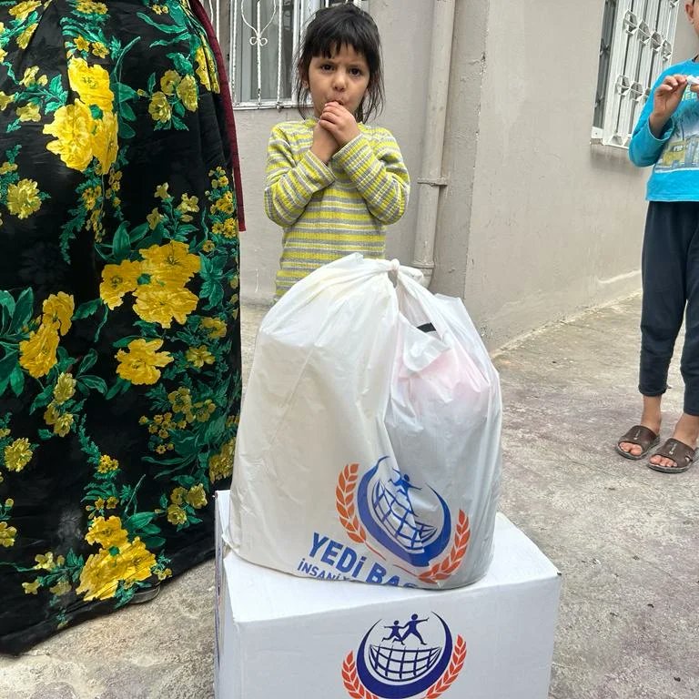 YViransehir's tweet photo. İhtiyaç sahibi kardeşlerimize yardımlarımız devam ediyor. Sizlerin vesilesiyle iftar sofralarına kardeşlik ve dayanışma ekliyoruz. https://t.co/JdyhxWdCTB