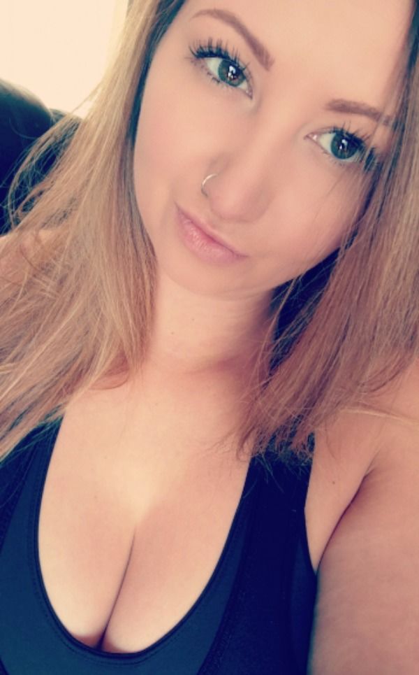 Molly6x's tweet photo. Would you meet me in person?
I like anime, romantic film and old men❤️ https://t.co/MKQtaeB7Sg