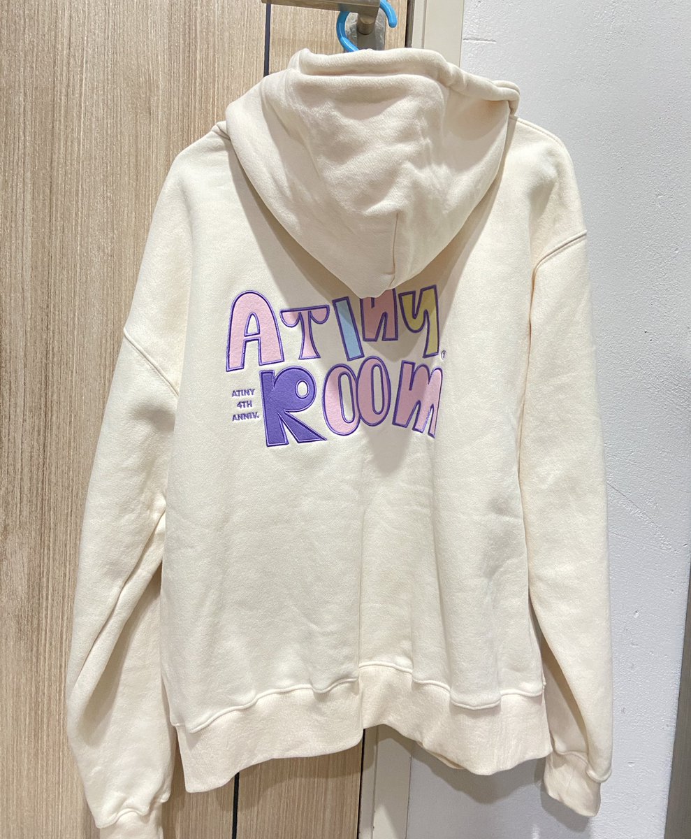xanthophileyy's tweet photo. ส่งต่อ เสื้อ atiny room ค่า 🤍
🫶🏻 ซื้อมาลองครั้งเดียว แล้วไม่ได้ใส่อีกเลยงับ
🎄 2100- บาท (ซื้อมา2590-) รวมส่ง 
#ตลาดนัดateez #ตลาดนัดเอทีซ https://t.co/mb6FcOBnGi