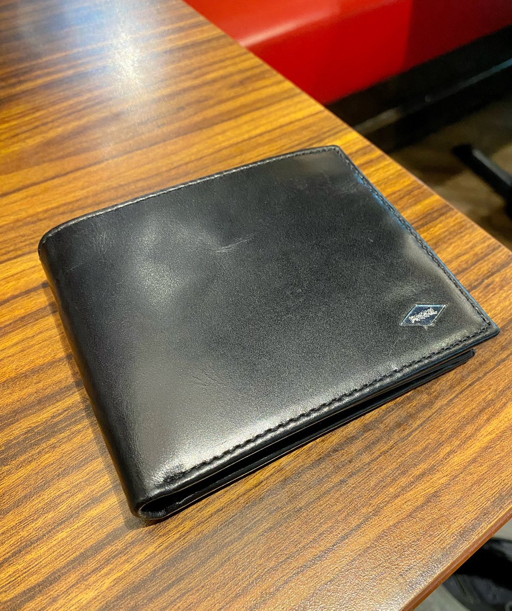 TheMarkMonta's tweet photo. Grateful! Thank you @RobinsonsLandPh for sending this Fossil set as Birthday gift! Nice kaayo ang black belt and wallet, Salamat Tita RoseAnn, Ms. Cookie and Jan! #thirsty6markday https://t.co/OVTpjqEkJL