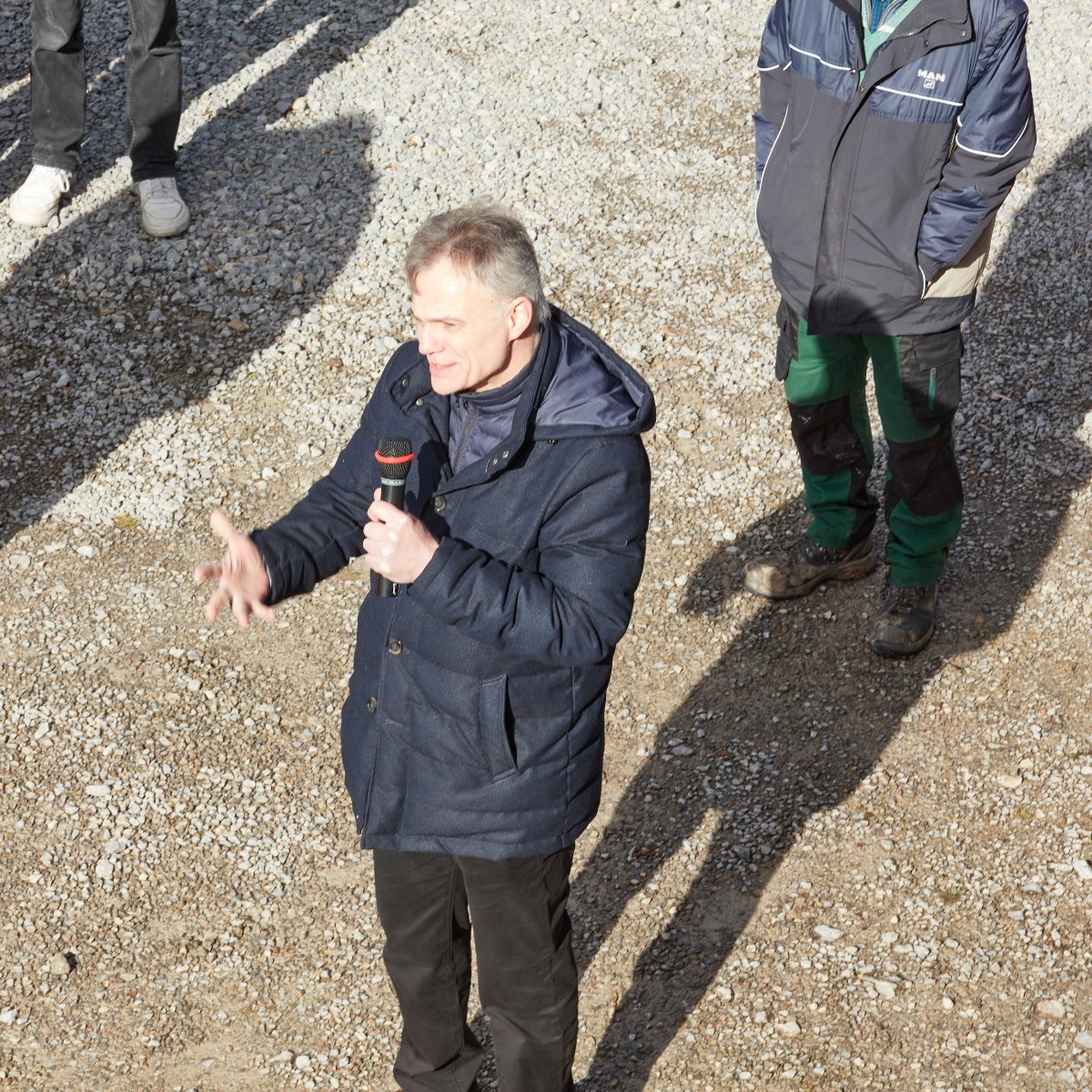 we_online's tweet photo. The tree planting campaign took place at the #HohenloherFreilandmuseumWackershofen. Dr. Wittig, CEO of #we_ics emphasizes the #socialeffect: "The campaign raises awareness among our employees today and among all visitors to the #museum in the future." 
#we_group #würthelektronik https://t.co/frluCQwNFG