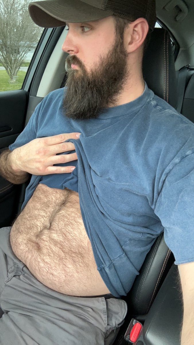 Kentuckyboy93's tweet photo. RT if you like a man with a belly 😛 https://t.co/jiXPbaa0Cg