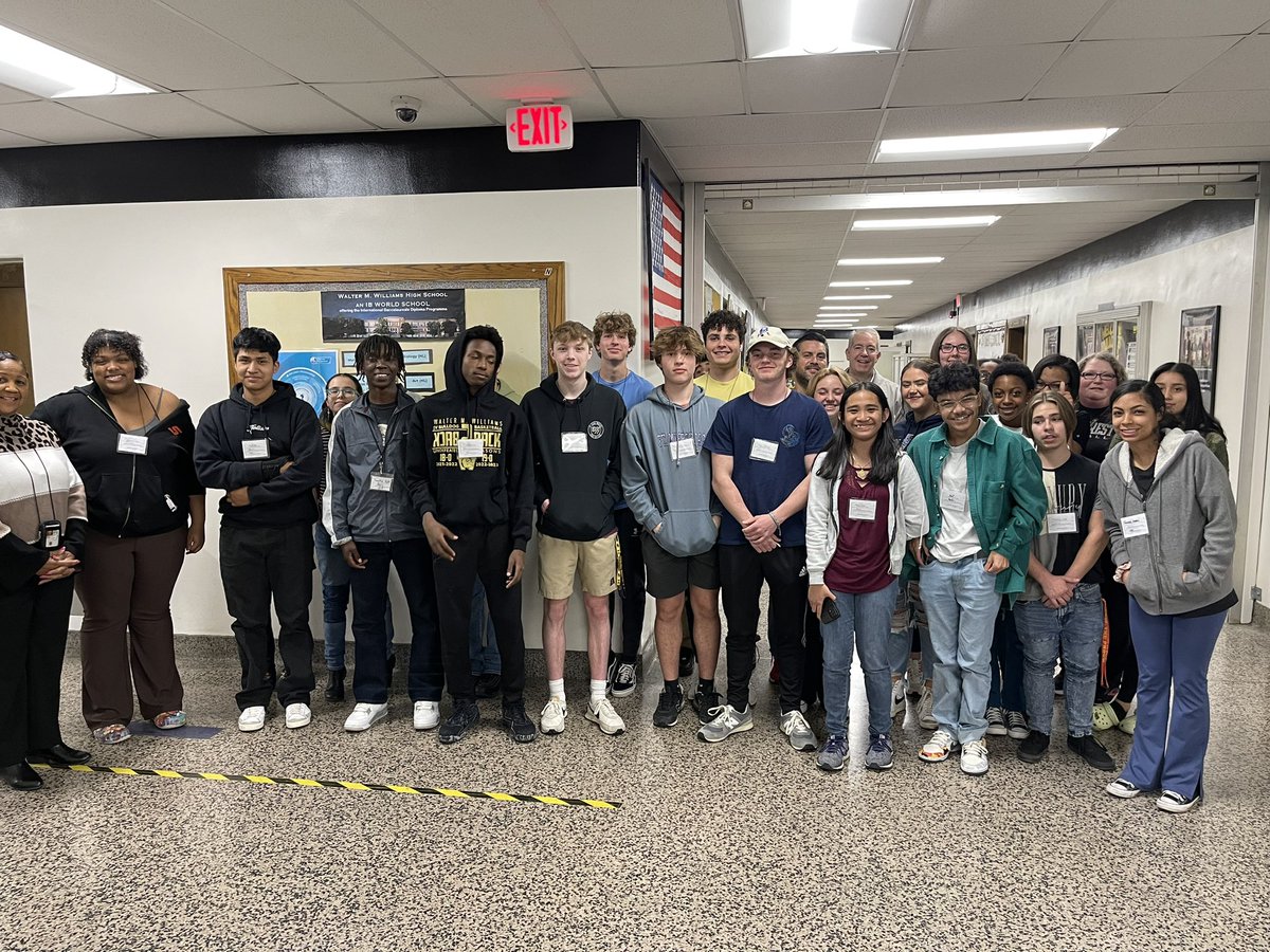 mmhwfu's tweet photo. Did you know Williams High School Accounting students can do tax preparation?  They can and do!  And last night David Alito (IRS Area Manager) and Beverly Lemon (IRS Relationship Manager) visited our VITA site to congratulate the students on a job well done! #wwhs #absscte #abss https://t.co/MWQ4sScZZg