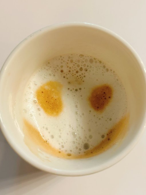 これは楽しそうなカフェラテ 