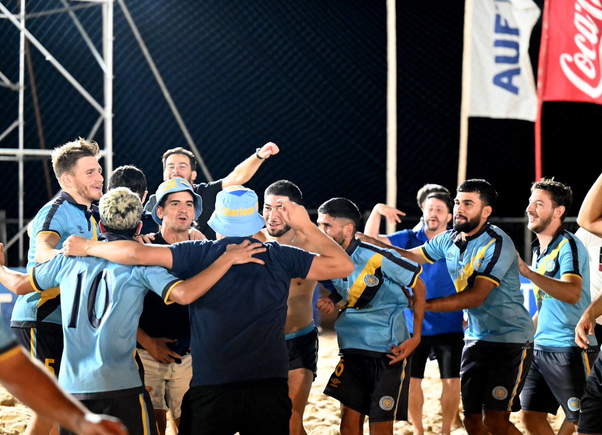 LUD_Oficial's tweet image. ¡ʟᴏꜱ ᴄᴀᴍᴘᴇᴏɴᴇꜱ! ⚽️🏖️🏆

Se terminó el torneo de fútbol playa con @aebufutbol campeón de la Copa de Oro, @CCColon1987 de la de Plata y @BodyFactory2002 de la de Bronce 👌🏼

Acá, el resumen 👉🏻 bit.ly/3TEEkKi 

📸: @caropasseggi 

#SomosLaLiga