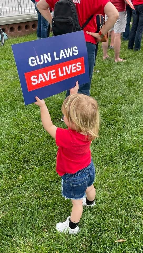 dumo1234's tweet photo. HAPPENING TODAY - The FL House is voting on HB 543 to allow #PermitlessCarry! Welcome to guns being carried in public with no training and no Concealed Carry Permit required - can't wait to see the new tourist slogans! #FlaPol 
@MomsDemand https://t.co/CmeC84BK48