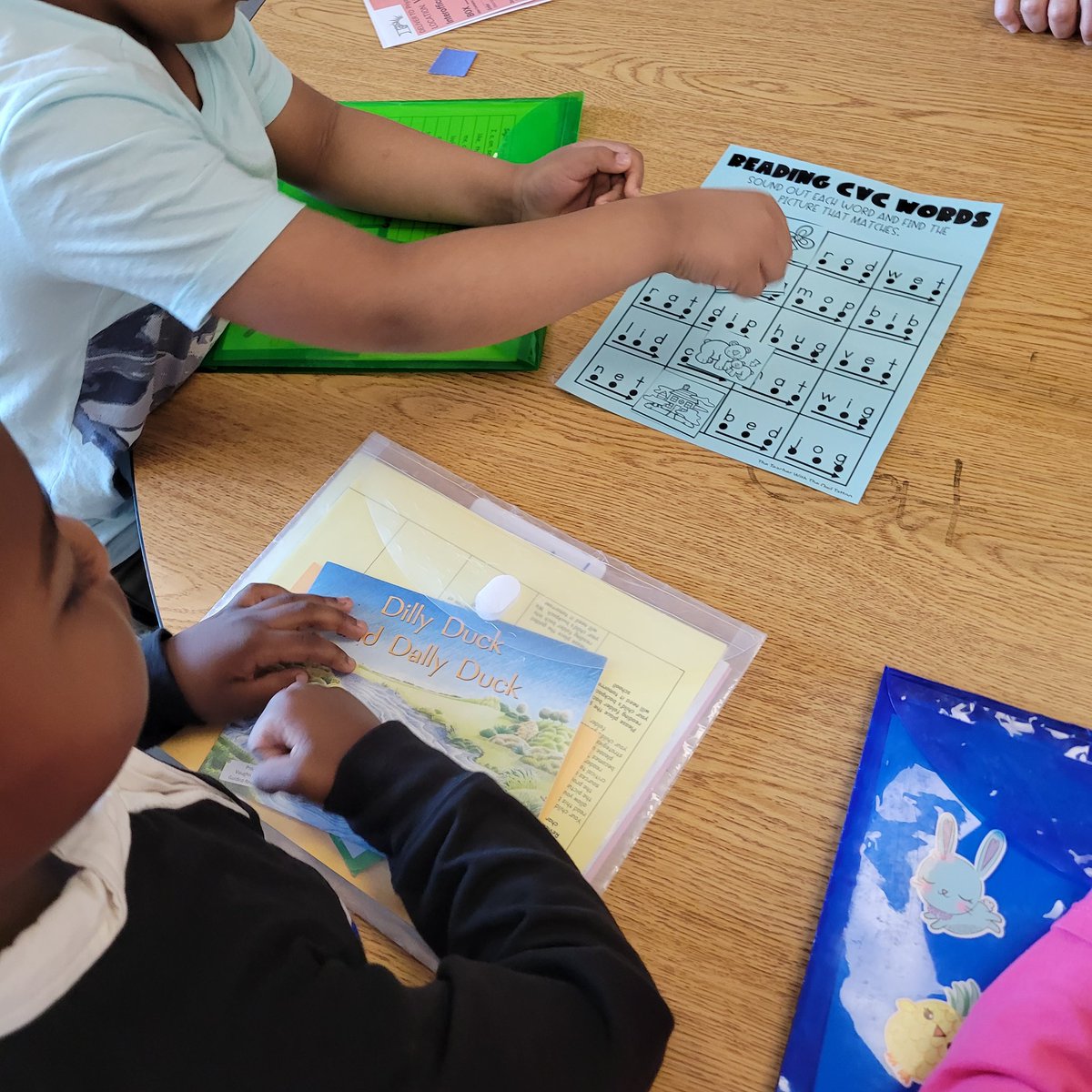 Johnsonbkinder's tweet photo. I had the chance to watch wonderful Mrs. Raja's small group for word work.  I loved how she uses motions to review vowel sounds,  had the kids stretch wis,  blend sounds to make words, and match the words.  It was jammed packed with learning. #SpringTraining2023 @VaughnElemFISD https://t.co/QTTxt2n8rQ