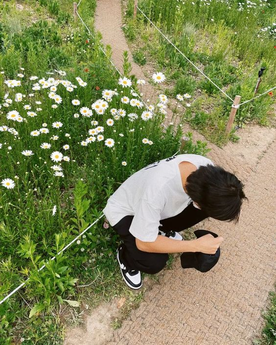 njscenery's tweet photo. spring w namjoon https://t.co/FWOs4cHWyZ