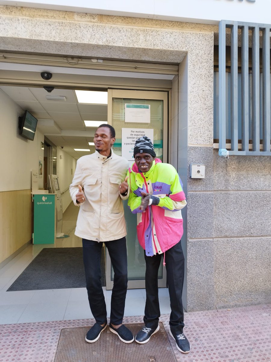 ✈️ Ellos son Ali y Hyacinthe, llegaron hace un tiempo a España desde #BurkinaFaso porque necesitaban ser operados del corazón. La falta de médicos y de condiciones hospitalarias adecuadas en su país, les impedía recuperar su salud. ¡Hoy vuelven a casa llenos de sueños!