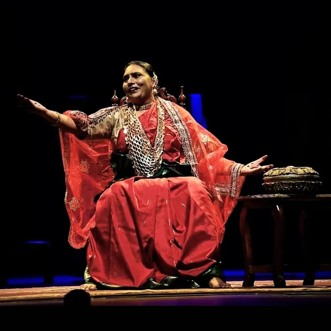 Revathi65325449's tweet image. The second category we got nominated in for the METAwards is the best leading actor (female)
Catch her performance on world theatre day, 27 March, at the Shri Ram centre for performing arts, New Delhi. 
#transcommunity  #theatre #production #kattiyakkari #biriyani @ThamizhachiTh