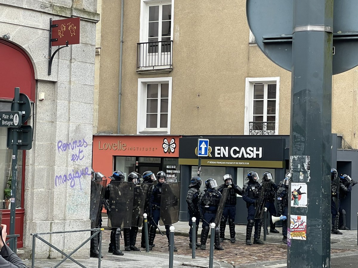 AntonBurel's tweet photo. #Rennes est magique / Burzhudus eo #Roazhon ! #Tague #Greve23Mars #ReformesDesRetraites #FDO #IlleEtVilaine #Tourism #Tourisme #DestinationRennes #Bretagne https://t.co/cNwl1rN72I