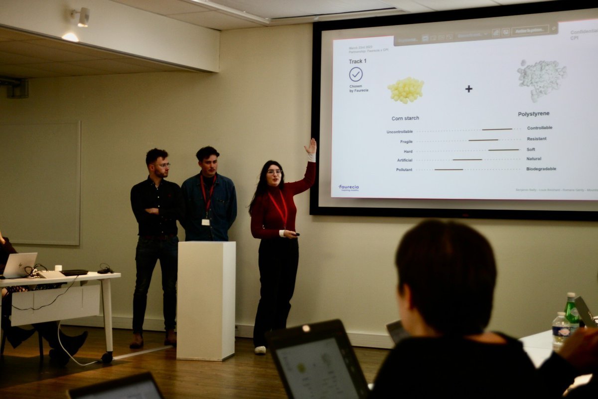 forviagroup_'s tweet photo. 🔴 [@TheSchoolab x #FORVIA] Our first students are presenting their project surrounding alternative materials meant to replace polyurethane! "We were interested in finding new innovative materials, the kind  that you wouldn’t expect to find in a car seat" https://t.co/Tz7dulISSv