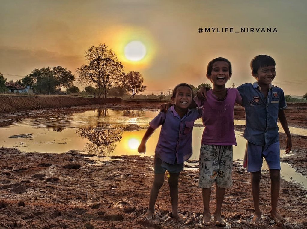 Happy evening!!😊
#myClick #photography #evening #Village #eveningsky #Children #mobilephotography #mobileclick #Samsung #A52017 #photo #photooftheday #picoftheday #ThePhotoHour #photographylovers #PhotographyIsArt