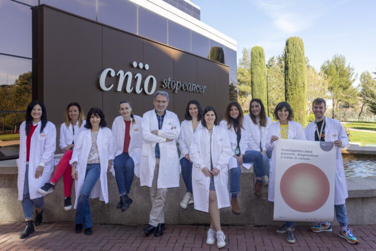CNIOStopCancer's tweet photo. El CNIO, en la feria de divulgación #MadridEsCiencia en @IFEMA de @madrimasd. 

“Investigamos para prevenir, diagnosticar y tratar el cáncer”.🔬

📆23-25 de 10:00 a 20:00 horas. 

🎟️Entrada gratuita. Te esperamos en el Pabellón 5, stand 5E10.
https://t.co/u0hEweyc6i https://t.co/v3uv2qnyc3