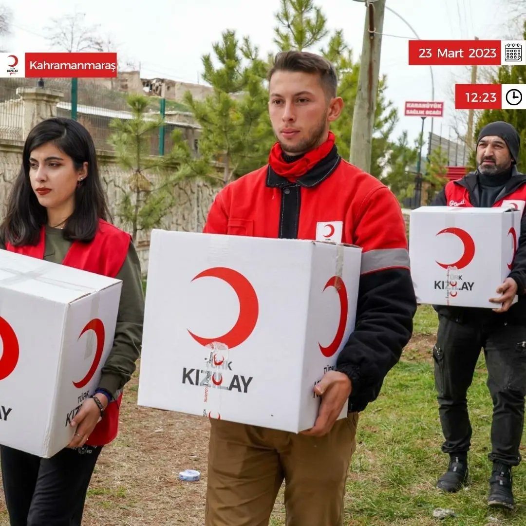 Gönüllülerimiz depremzede vatandaşlara ihtiyaç malzemesi ulaştırmaya devam ediyor.

📍Kahramanmaraş 
🔴 #DaimaHazır