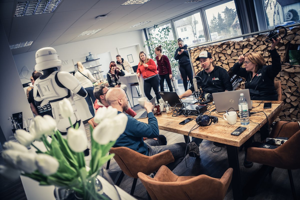 netlogix_de's tweet image. Das Team von #StarFM rockte gestern Morgen mit dem #BreakfastClubOnTour unsere #netlogix Base! 🤘🎸
Danke für diesen ereignisreichen Tag und möge die Macht mit euch sein! 🔥✨
Hier ein paar coole Eindrücke für euch. 😎
#nlxrocks #franken #nürnberg