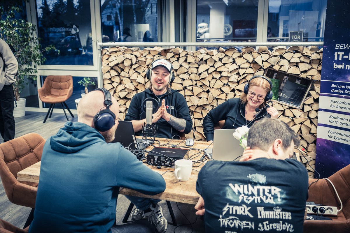 netlogix_de's tweet image. Das Team von #StarFM rockte gestern Morgen mit dem #BreakfastClubOnTour unsere #netlogix Base! 🤘🎸
Danke für diesen ereignisreichen Tag und möge die Macht mit euch sein! 🔥✨
Hier ein paar coole Eindrücke für euch. 😎
#nlxrocks #franken #nürnberg