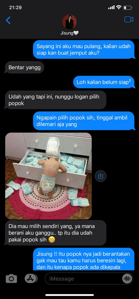 jijiiiilele's tweet photo. ((Sepulang kampus)) https://t.co/OKiL6JefFI