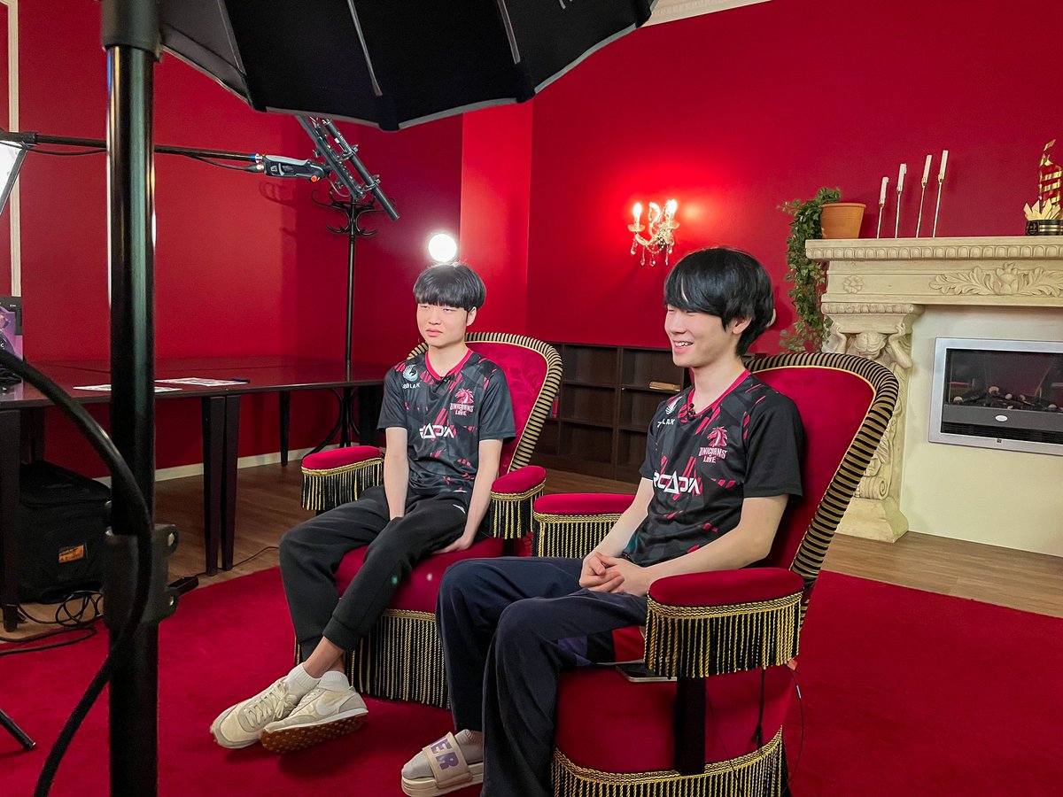 UnicornsOfLove's tweet photo. BTS of yesterday’s media day with our dream team @MaskLoL20 & @0328lmk 🦄🥰
#bettermidwins #jgldiff https://t.co/Z11d1ynaUV