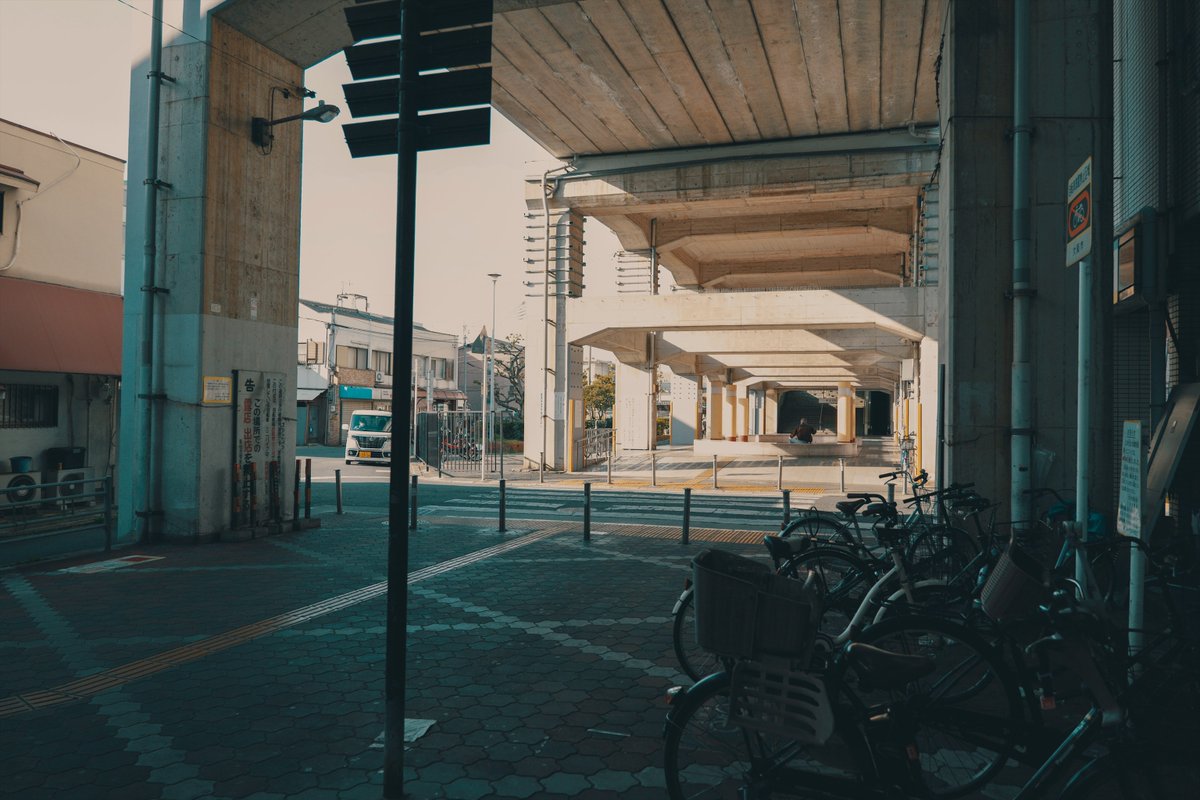 laserpapa's tweet photo. #リアルタイムLUT で、さびれた駅前がシネマティックに!😆
LUTは #LUMIXColorLab の #Dramatic_BlockBuster です👍
#LUMIX #LUMIXS5II #LUMIXS24105 #LUMIX友の会 #ルミトモ https://t.co/bHEaj9iuoF