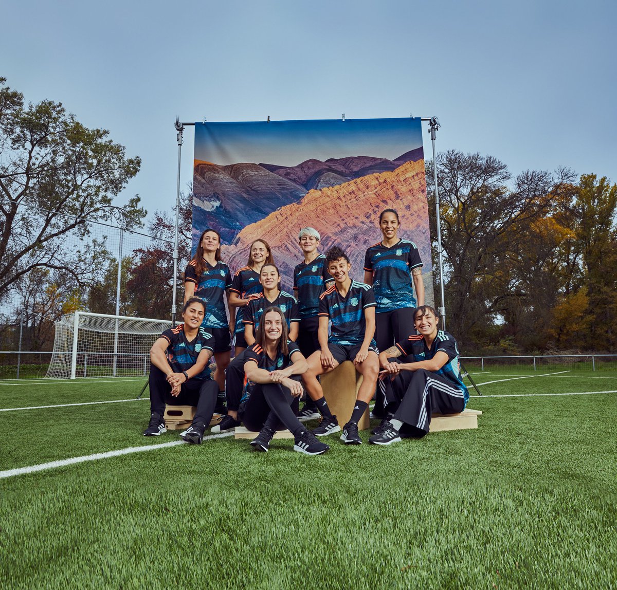 canaldeportv's tweet photo. ✅Oficial: Argentina presenta su nueva camiseta para el Mundial  Femenino de 🇦🇺- 🇳🇿.

 🇦🇷❤️Está inspirada en los colores de los distintos paisajes naturales de Argentina.

🧵En este hilo otras camisetas para el Mundial que se viene 👇 https://t.co/nbAVjm4MZF