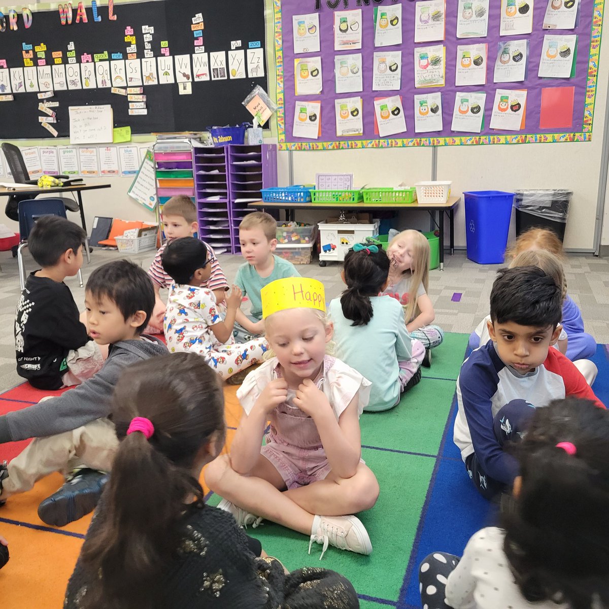 Johnsonbkinder's tweet photo. We used a QSSSR Google slide today in reading! I love using this strategy because everyone can  participate at once! This helps me see when my students have an answer ready to share. They can turn and share their thinking with their partner. #SpringTraining2023 @VaughnElemFISD https://t.co/mQmmwtdXHK