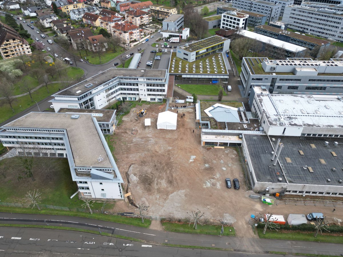 Auf dem SICK-Areal am Hauptsitz in Waldkirch gilt es eine Lücke zu füllen: Denn das ehemalige Gebäude aus dem Jahr 1977 wurde abgerissen. Erfahren Sie mehr über den #Spatenstich für unseren #Neubau in Waldkirch: bit.ly/3TGEzo3