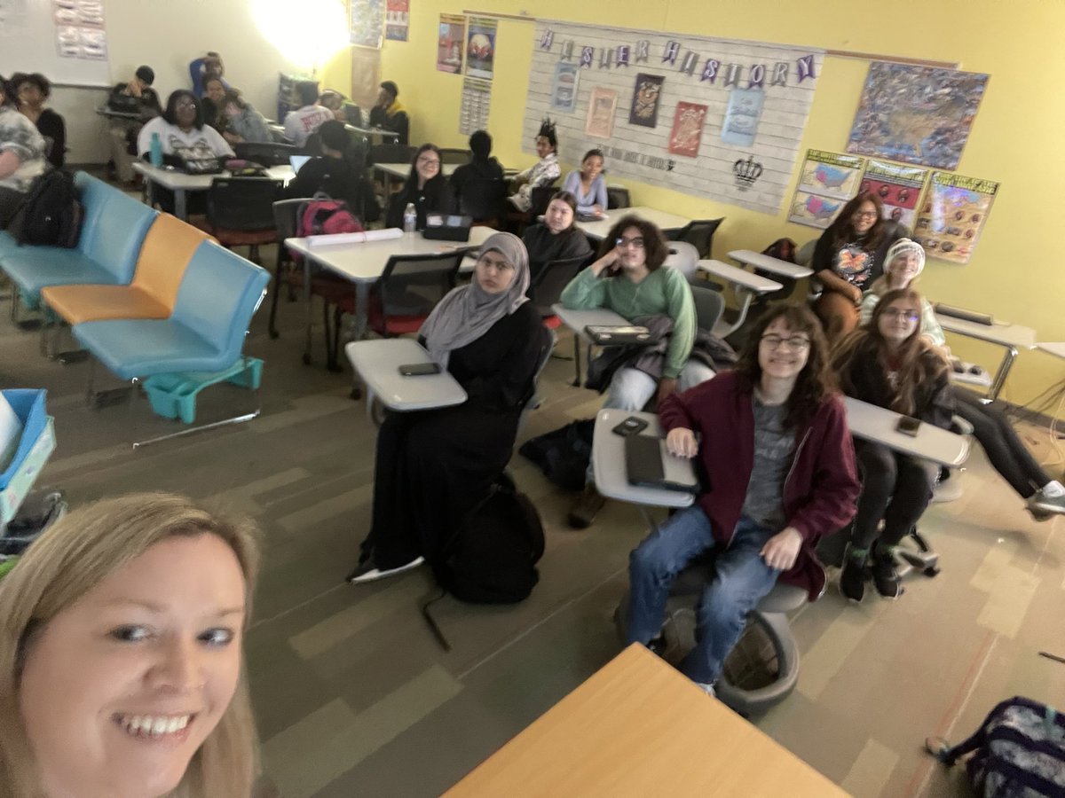 jmpsych's tweet image. So I’m not great at taking selfies but @_charlesbarrett, check out all the potential school psychologists from @SouthGarnerHS #NASPExposureProject @nasponline #NASPEP #NASPAdvocates #DiversityMatters #RepresentationMatters #SP4SJ @NC_School_Psych @wcpss_schoolpsy