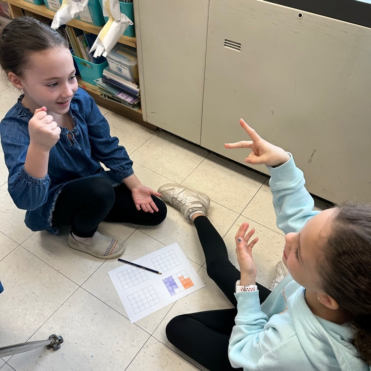 WPSCoolidge's tweet photo. 3S warming up for our math lesson with a game of rock, paper, scissors to see who will end up with the bigger area! https://t.co/I8lYyNnjtP