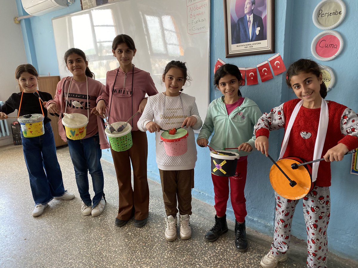 4/C Sınıfı Serpil Öğretmen eşliğinde kendi davullarını yaparak ritim çalışması yaptılar 
<a href="/mahmutdemirttas/">Mahmut Demirtaş</a> <a href="/fatihcidiroglu/">Fatih CIDIROĞLU</a> <a href="/Murat69_Demir/">Murat Demir</a> @AhmetBilen0647 <a href="/SuleymnAKIN/">Süleyman AKIN🇹🇷</a> <a href="/YusufSRYLDZ47/">Yusuf Sarıyıldız</a> @FARUK_TAY <a href="/kiziltepemem47/">Kızıltepe İlçe Milli Eğitim Müdürlüğü</a> <a href="/tcmeb/">Millî Eğitim Bakanlığı</a>