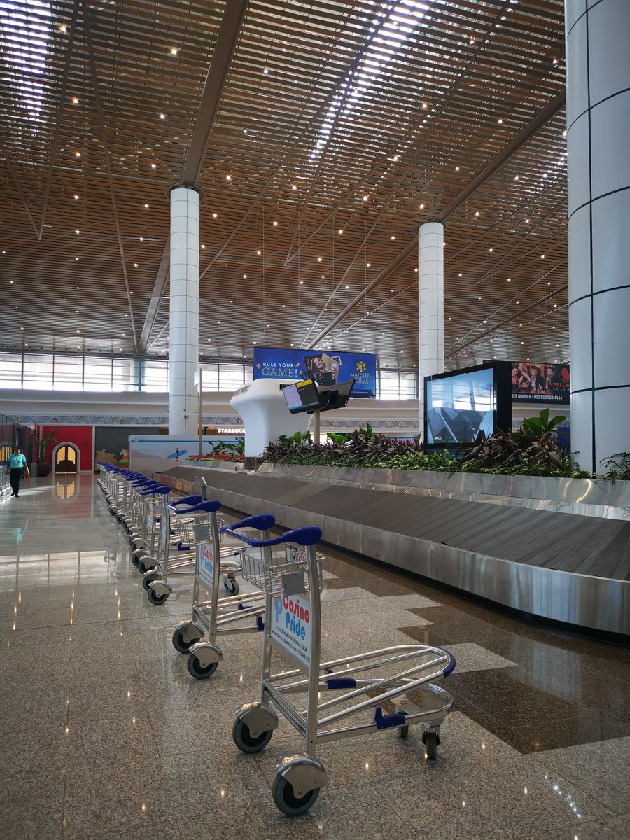 Debarati_Chak's tweet photo. Haven't seen any other #Airport keep #trolleys ready for #passengers! 

Goa's new Mopa International Airport.

#mopagoa #Goa #airports  #manifestation #GoanTwitter #Hospitality #Passenger #Flights https://t.co/DE09BQfhTD
