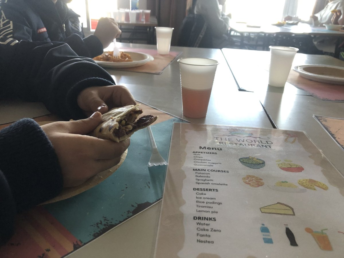 ijoaquinrodrigo's tweet photo. ¡Abrimos #MargaritasRestaurant y #WorldRestaurant! ¡En el segundo día de la experiencia de #GruposInteractivos #TheBreakfastClub hemos degustado riquísimos platos internacionales rindiendo homenaje a la diversidad en nuestras aulas! #AprenderAVivir #joaquinrodriguismo https://t.co/ZuioFRLQBu