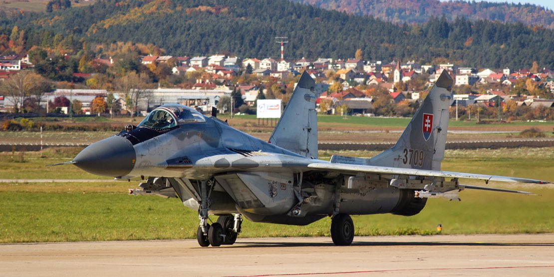 First 4 Slovak #MiG29s handed over to #Ukraine. May they save many #lives and help Ukraine defend its land and infrastructure against Putin's aggression! Our support will continue as long as needed. @oleksiireznikov @Slovakia_NATO @DefenceU @NATO @ZelenskyyUa #WeAreNATO