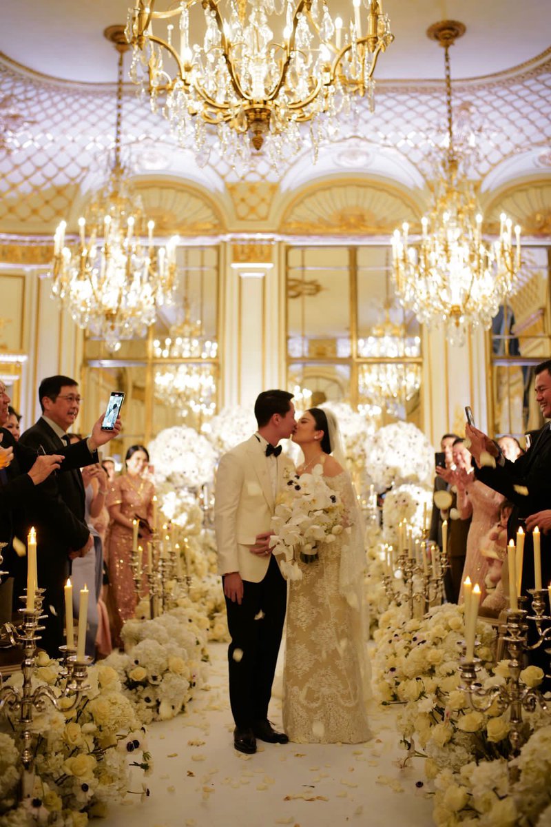 𝗧𝗵𝘂𝗿𝘀𝗱𝗮𝘆, 𝟮𝟯 𝗠𝗮𝗿𝗰𝗵 𝟮𝟬𝟮𝟯: Holy Matrimony of Valen &amp; Kevin. 

Congrats to both of you. May today be the start of a long, happy life together. GBU. #HT

#HaryTanoesoedibjo #LilianaTanoesoedibjo #HaryLilianaTanoesoedibjo #ValenciaTanoesoedibjo #KevinSanjaya